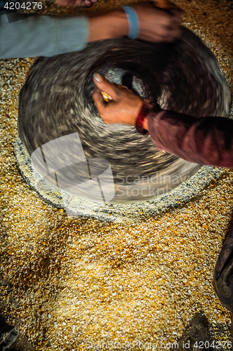 Image of Spinning corn grinder