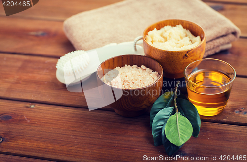 Image of close up of himalayan pink salt and bath stuff