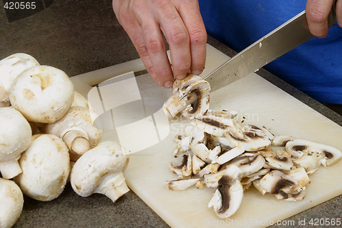 Image of cutting mushrooms