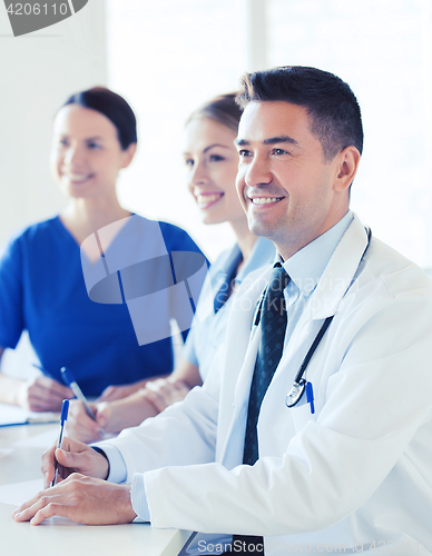 Image of group of doctors on presentation at hospital