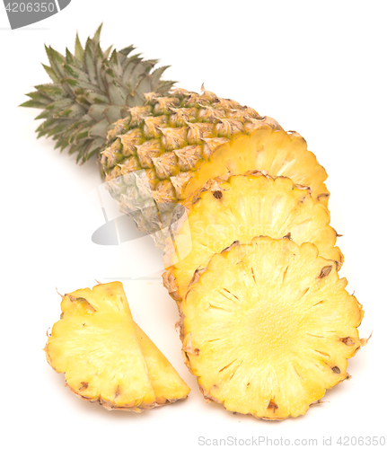 Image of ripe pineapple