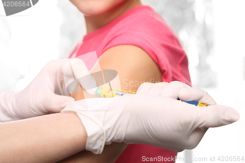 Image of Doctor diabetologist, injection