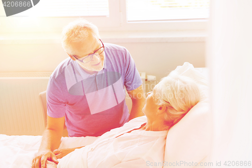 Image of senior couple meeting at hospital ward