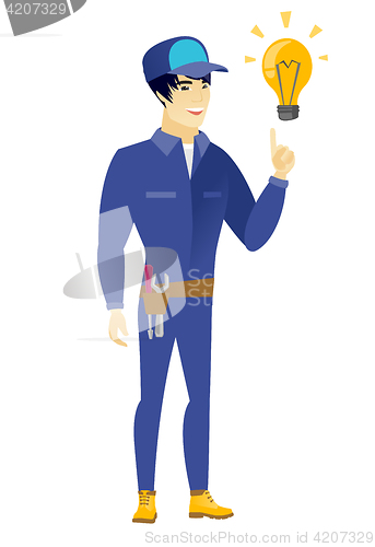 Image of Mechanic pointing at bright idea light bulb.