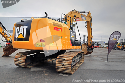 Image of Cat 320 E Hydraulic Excavator on Asphalt Yard