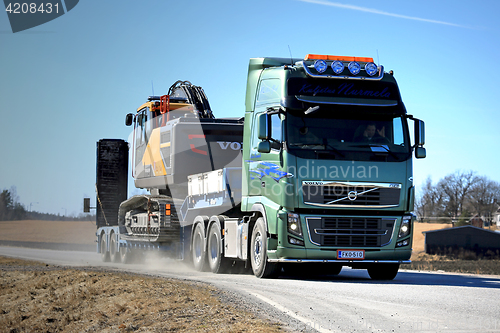 Image of Green Volvo FH16 Transports Volvo CE Crawler Excavator