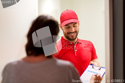 Image of deliveryman with clipboard at customer home