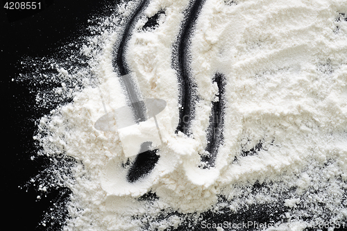 Image of powder on black