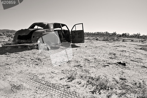 Image of old rusty car in the desert