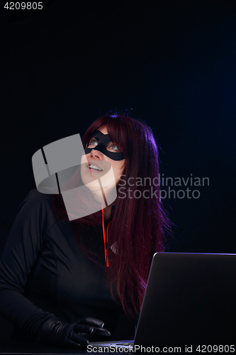 Image of Smiling brunette bandit with laptop