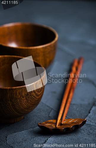 Image of wood bowl with wooden chopsticks