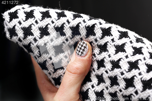 Image of Chanel grille on the nails, black and white manicure