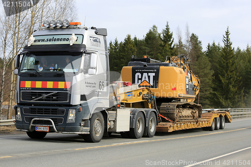 Image of Volvo FH16 Semi Transports Cat Heavy Equipment