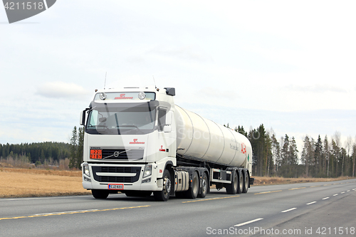 Image of White Volvo FH Tank Truck For Gas Transport