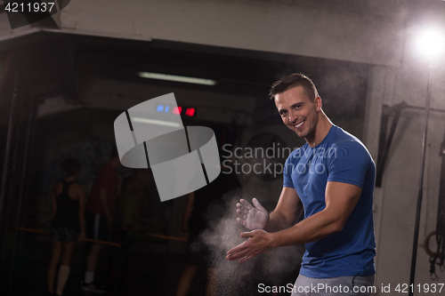 Image of Gym Chalk Magnesium Carbonate hands clapping man