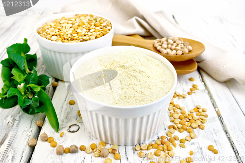 Image of Flour pea and split pease in bowls and spoons on board