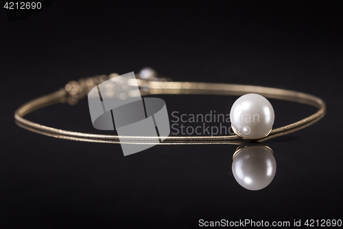 Image of White pearls necklace on black background