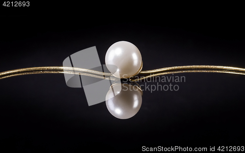 Image of White pearls necklace on black background