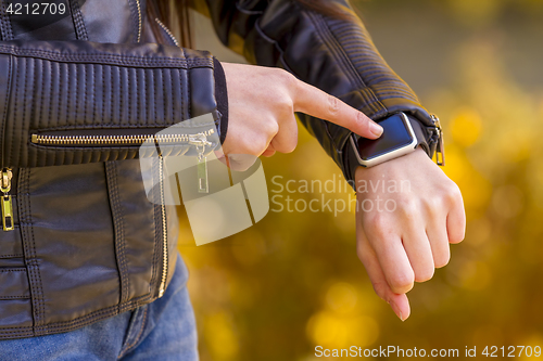 Image of Using touchscreen smart watch