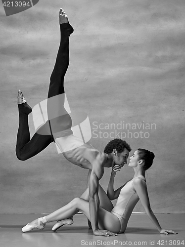 Image of Couple of ballet dancers posing over gray background