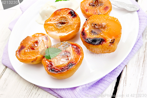 Image of Quince baked in plate on light board