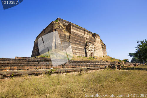 Image of Mingun Pahtodawgyi Temple in Mandalay, Myanmar