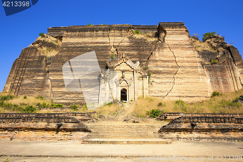 Image of Mingun Pahtodawgyi Temple in Mandalay, Myanmar