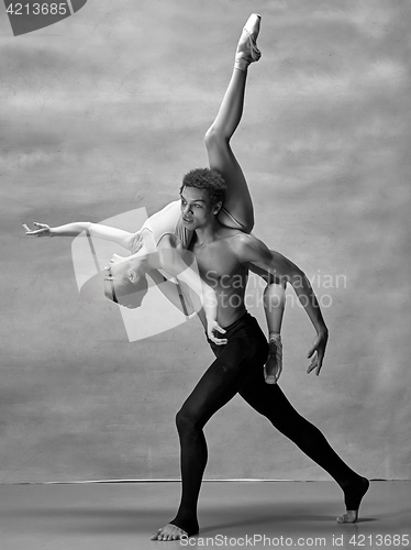 Image of Couple of ballet dancers posing over gray background