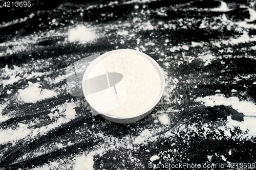 Image of flour in bowl