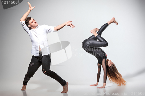 Image of Two people dancing in contemporary stile