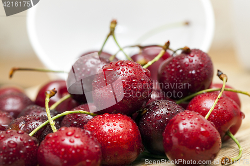 Image of maroon ripe cherries