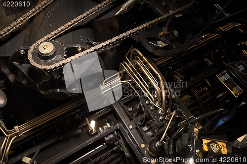 Image of Timing chain of an industrial mechanism