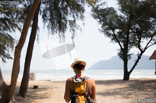 Image of Photo of girl from back