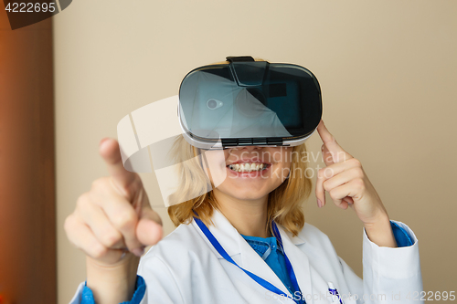 Image of Doctor in glasses of virtual reality