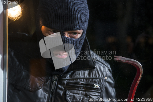 Image of Burglar, looking at 