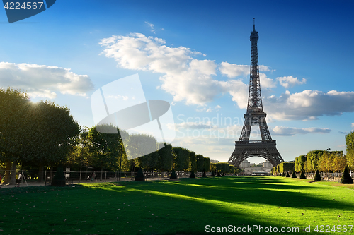 Image of Eiffel Tower by day