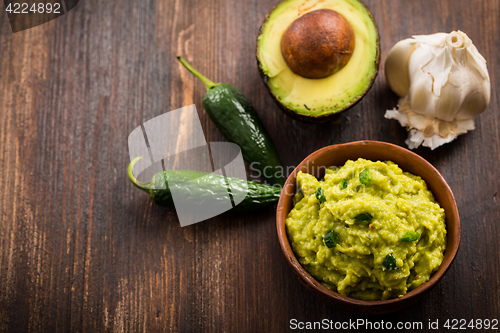 Image of Guacamole with ingredients