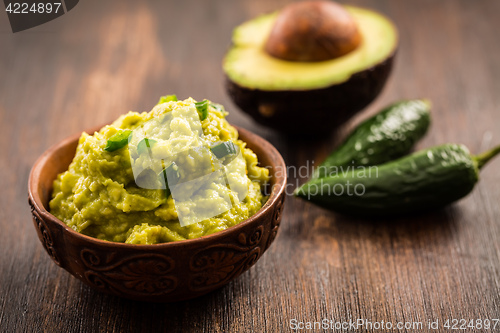Image of Guacamole with ingredients