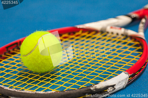 Image of The tennis ball on a tennis court