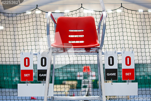 Image of Umpire chair with scoreboard on a tennis court before the game.