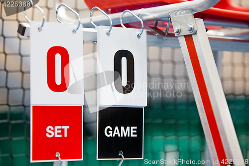 Image of Umpire chair with scoreboard on a tennis court before the game.