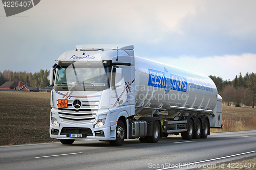 Image of Semi Tanker Hauls Natural Gas