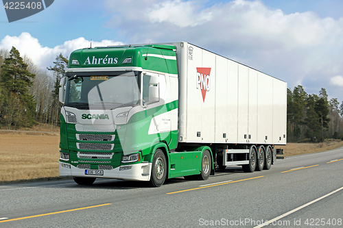 Image of Next Generation Scania S450 of Ahrens on the Road