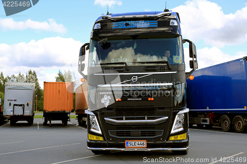 Image of Volvo FH Truck Driver Detaches Trailer