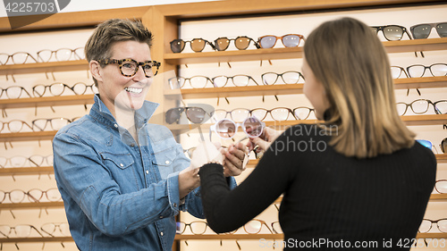 Image of friendly service at the optometry