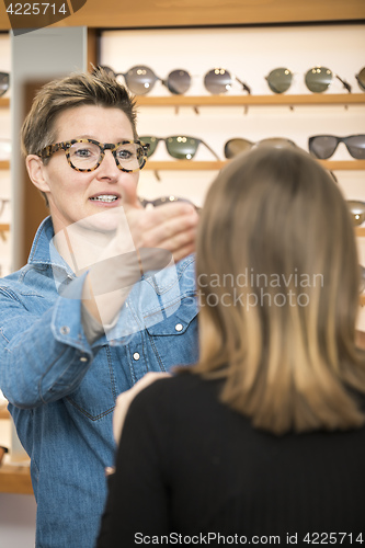 Image of friendly service at the optometry