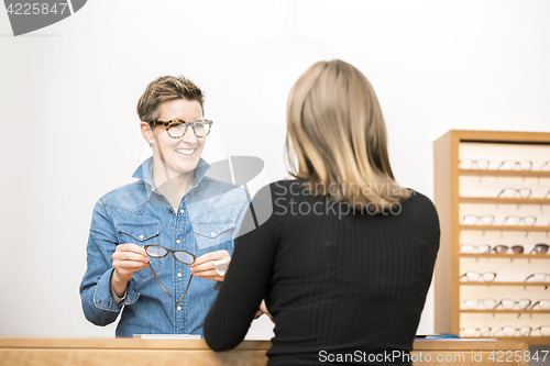 Image of friendly service at the optometry