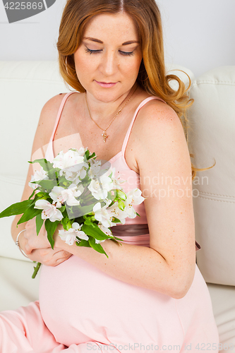 Image of pregnant woman with flowers