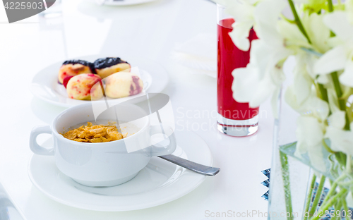 Image of breakfast. oatmeal and corn flakes