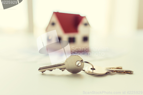 Image of close up of home model, money and house keys